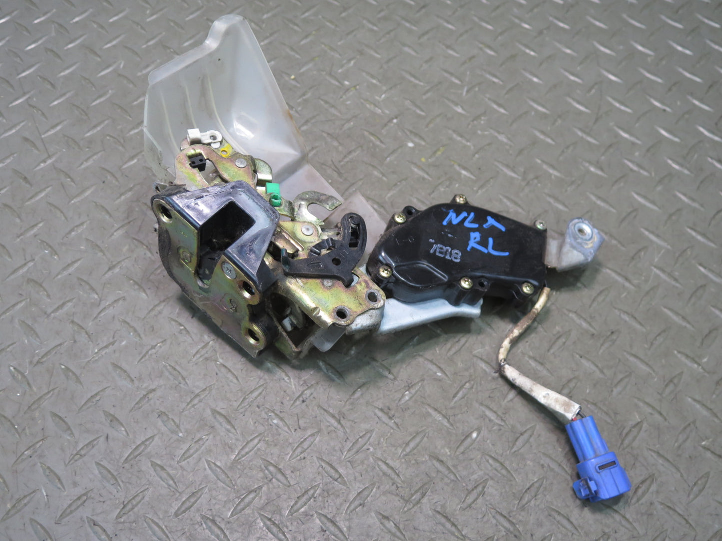 1996-1997 Lexus FZJ80L LX450 Rear Left Door Lock Latch Actuator