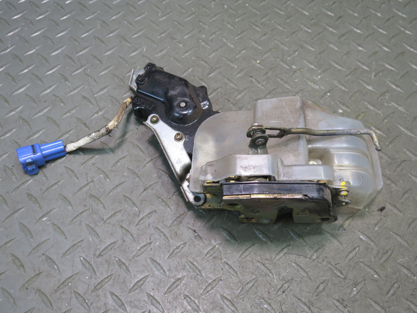 1996-1997 Lexus FZJ80L LX450 Rear Left Door Lock Latch Actuator