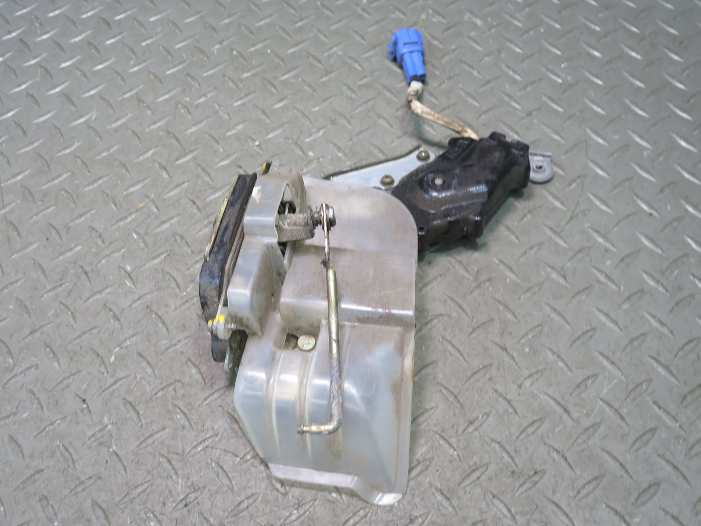 1996-1997 Lexus FZJ80L LX450 Rear Left Door Lock Latch Actuator