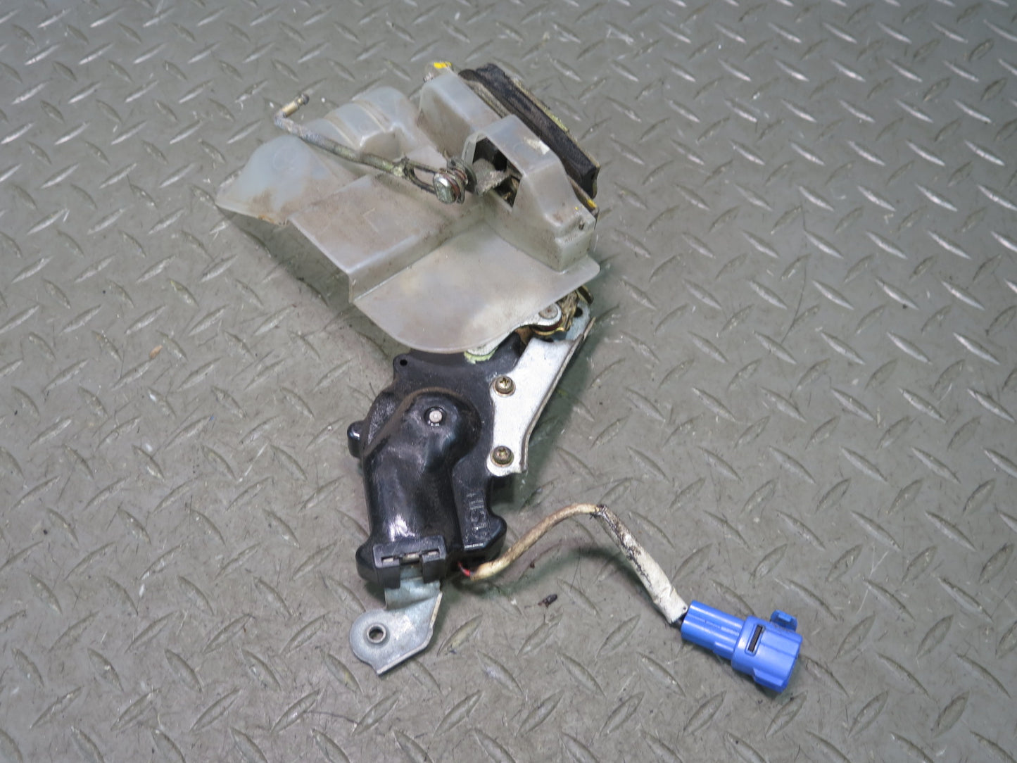 1996-1997 Lexus FZJ80L LX450 Rear Left Door Lock Latch Actuator