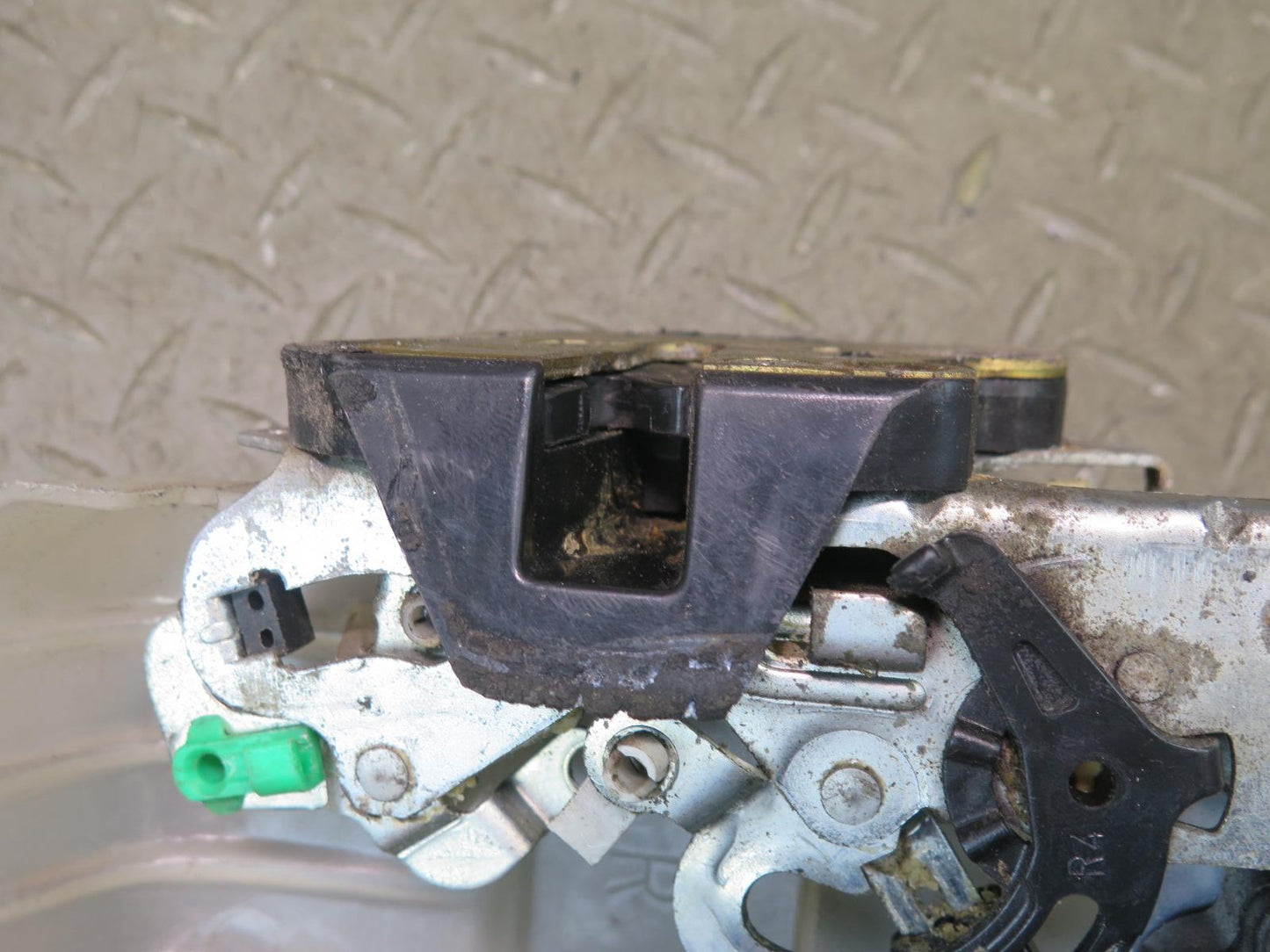 1996-1997 Lexus FZJ80L LX450 Rear Right Door Lock Latch Actuator