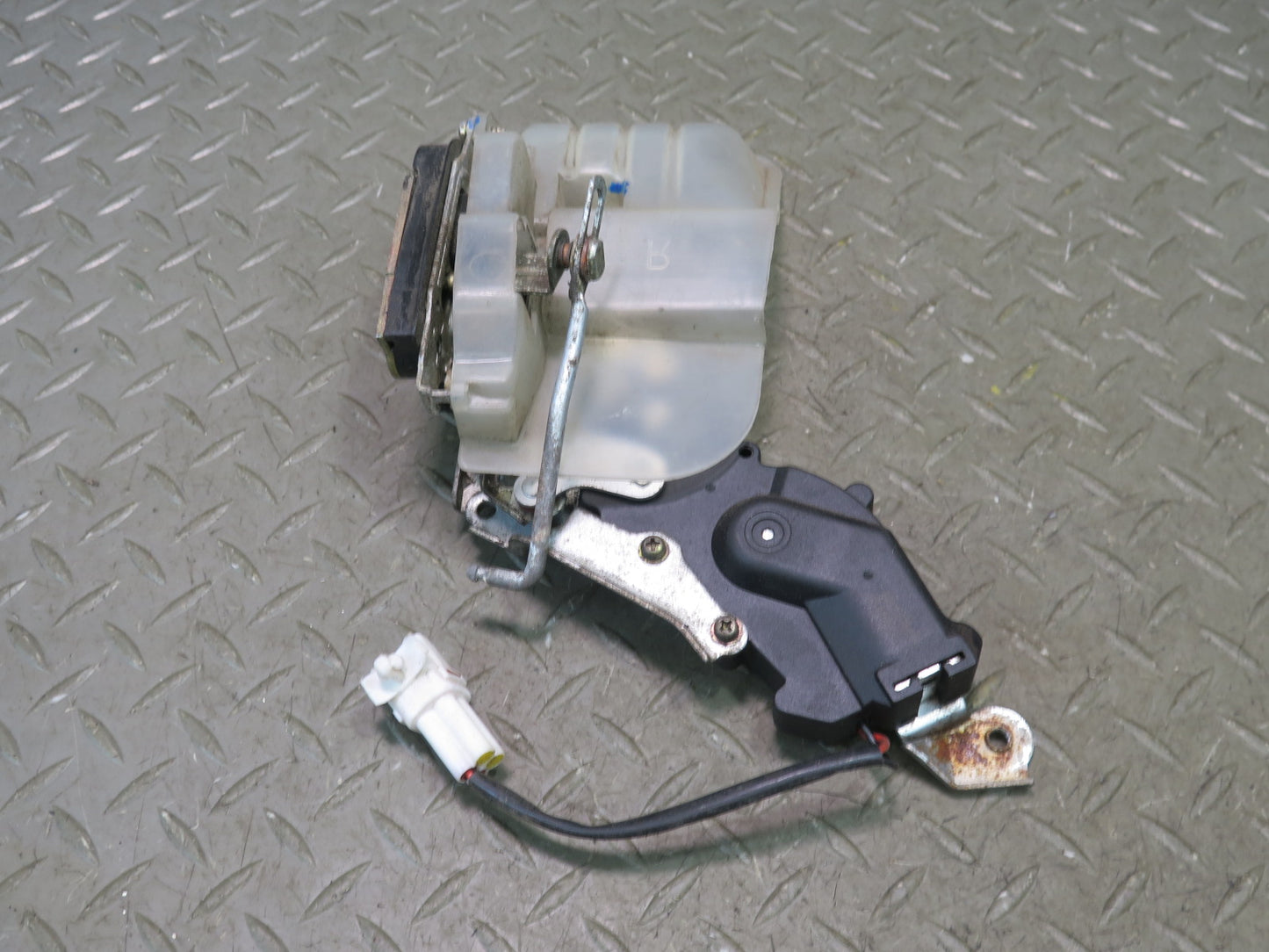 1996-1997 Lexus FZJ80L LX450 Rear Right Door Lock Latch Actuator