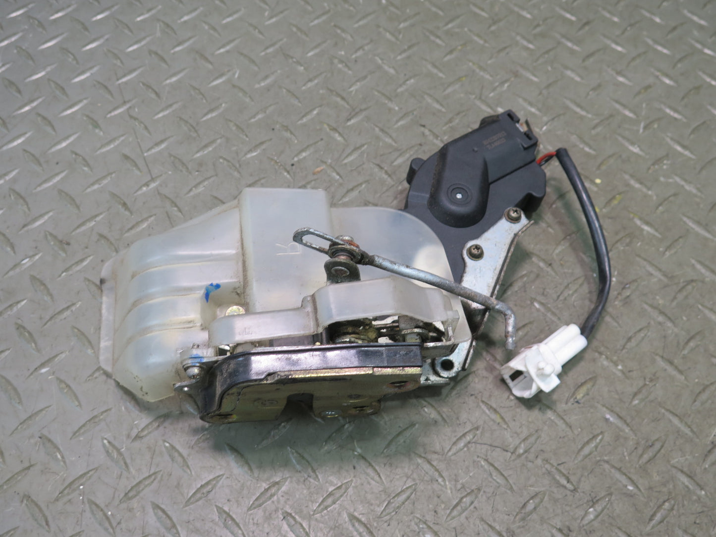1996-1997 Lexus FZJ80L LX450 Rear Right Door Lock Latch Actuator