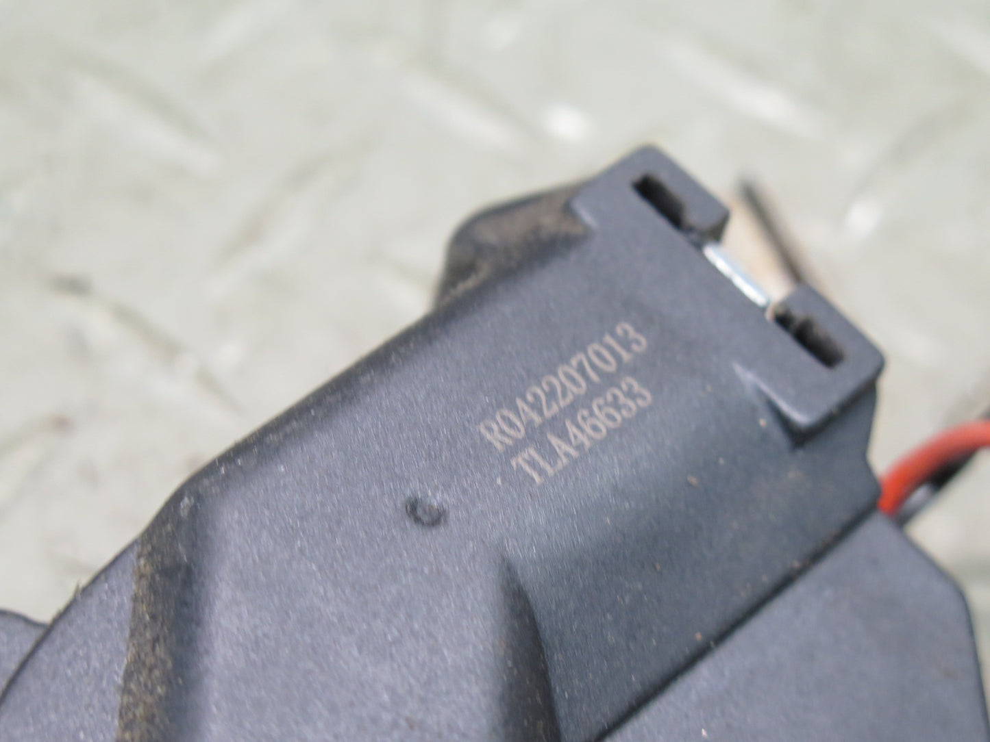 1996-1997 Lexus FZJ80L LX450 Rear Right Door Lock Latch Actuator