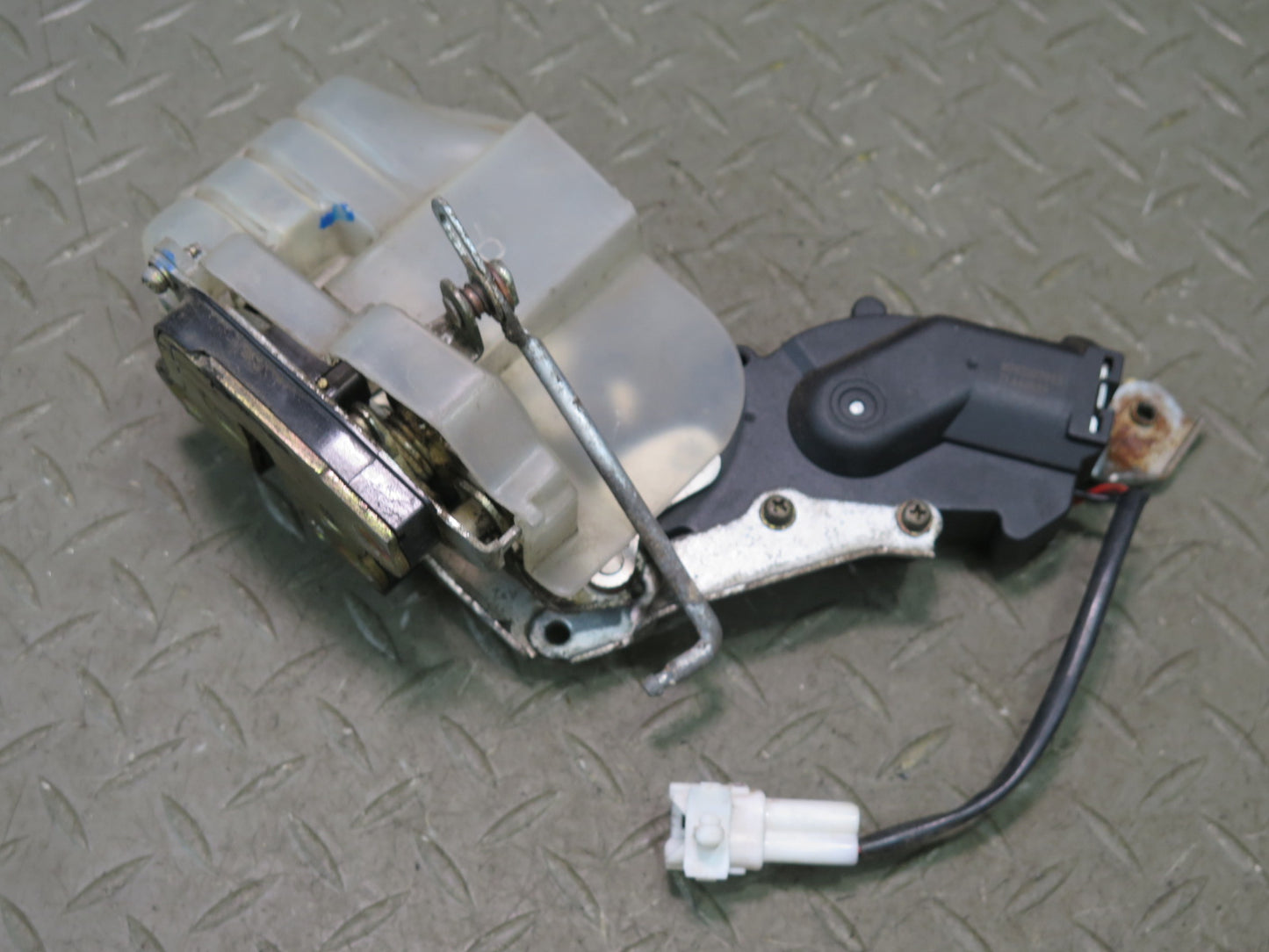 1996-1997 Lexus FZJ80L LX450 Rear Right Door Lock Latch Actuator