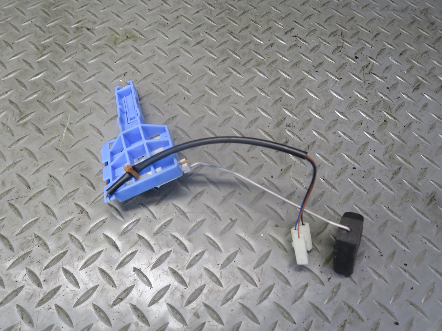 11-16 Porsche Cayenne 958 4.8L M48.02 Fuel Pump Level Sensor Sending Unit Set