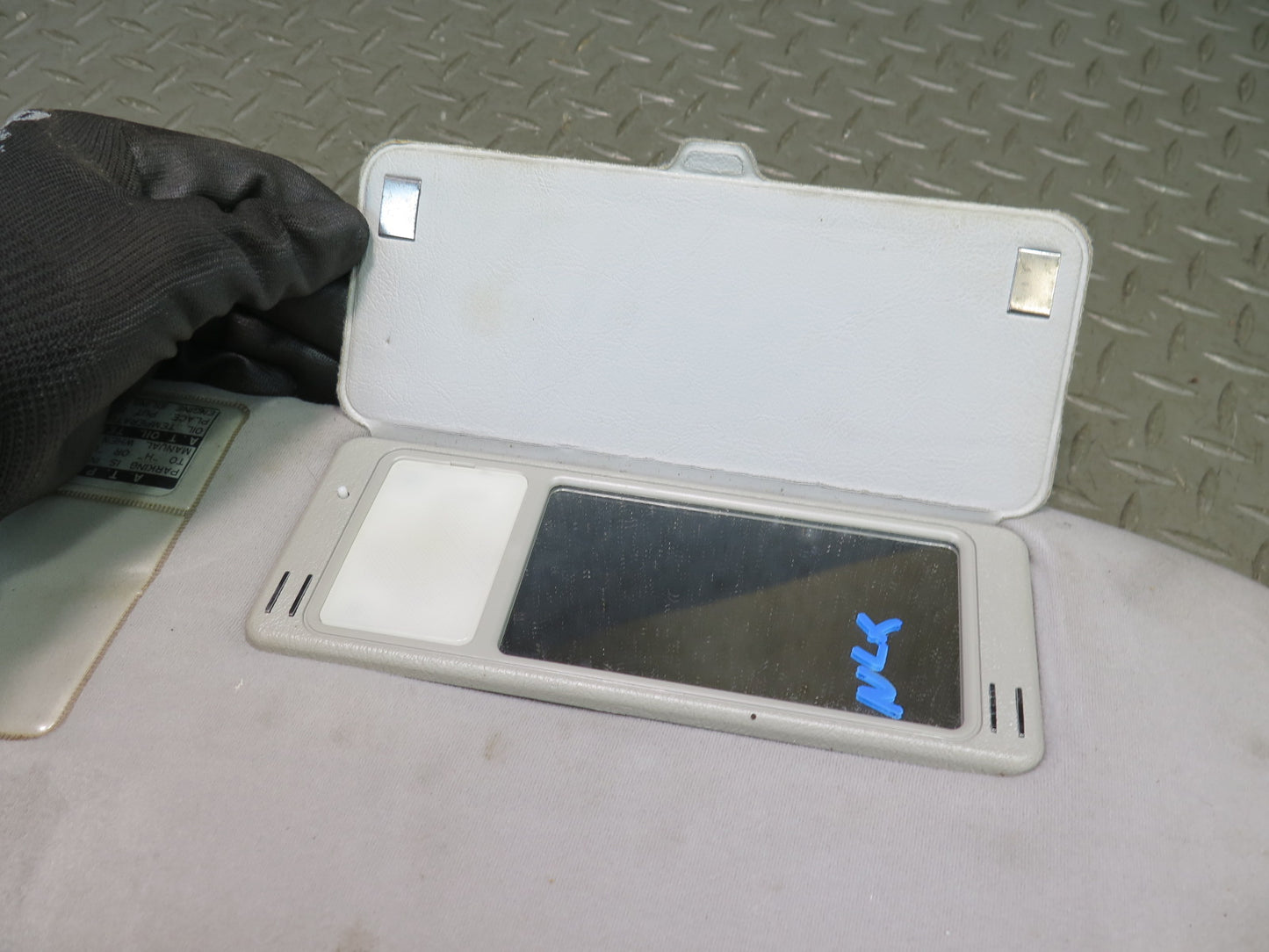 1996-1997 Lexus FZJ80L LX450 Front Left Sun Visor Shade