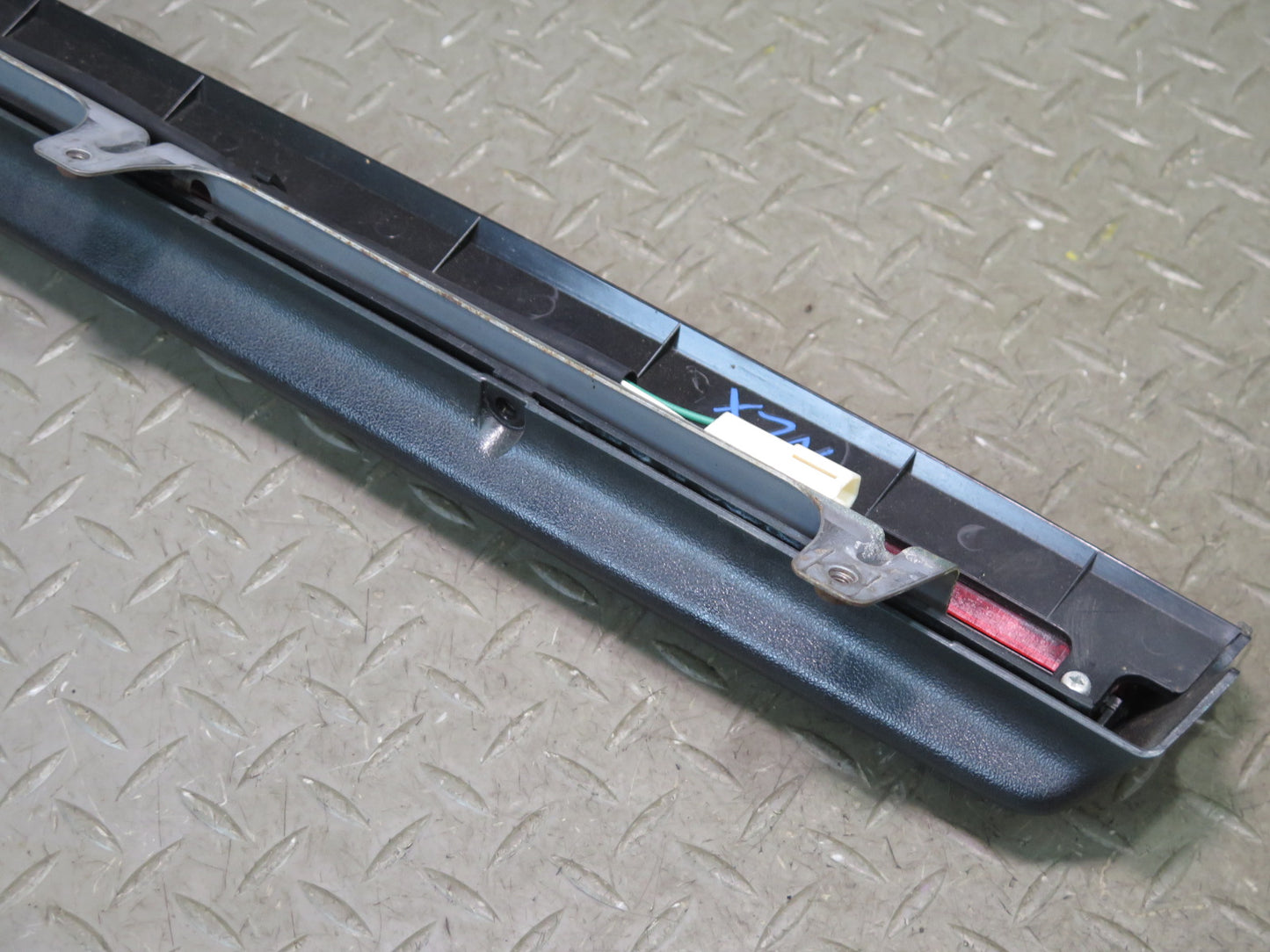 1996-1997 Lexus FZJ80L LX450 Rear Third 3RD Brake Light Lamp