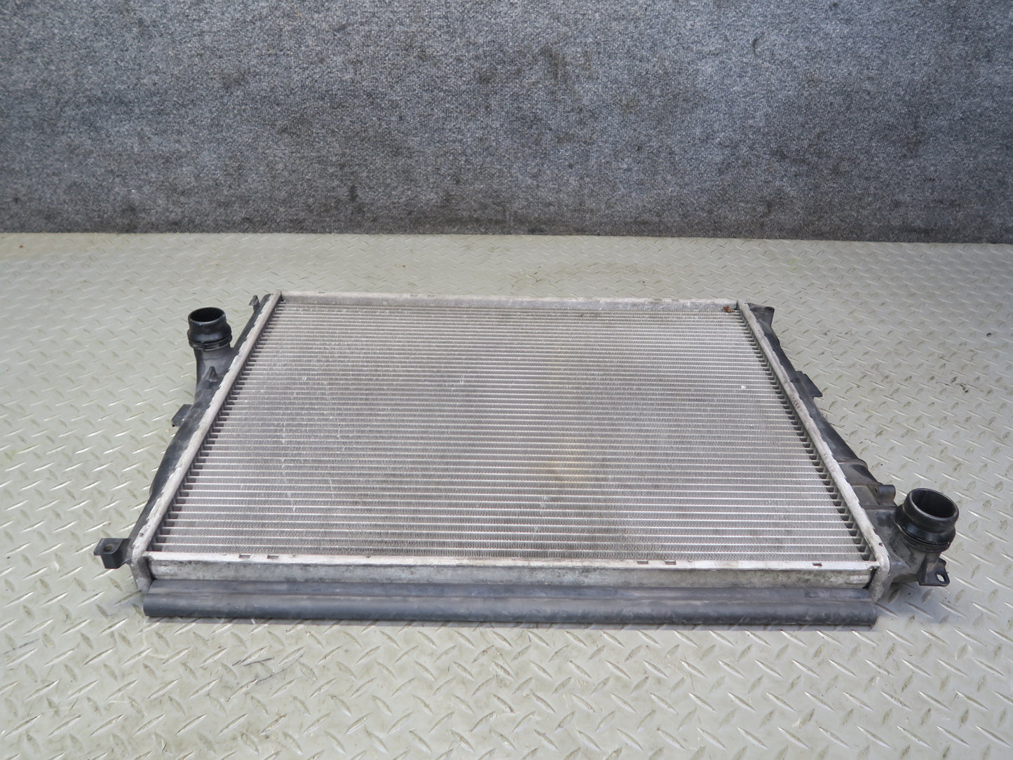 03-05 BMW E85 Z4 M54 M/T Engine Cooling Radiator OEM