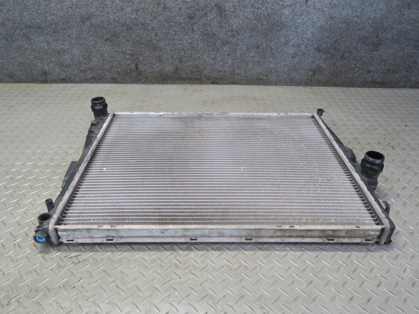 03-05 BMW E85 Z4 M54 M/T Engine Cooling Radiator OEM