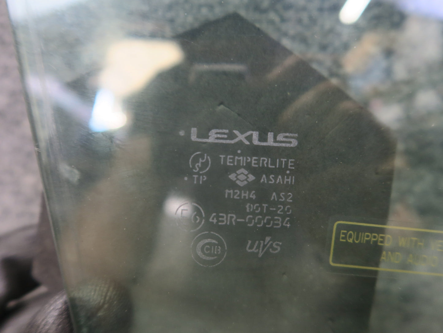 01-03 Lexus JCE10L IS300 Front Right Passenger Door Glass Window OEM