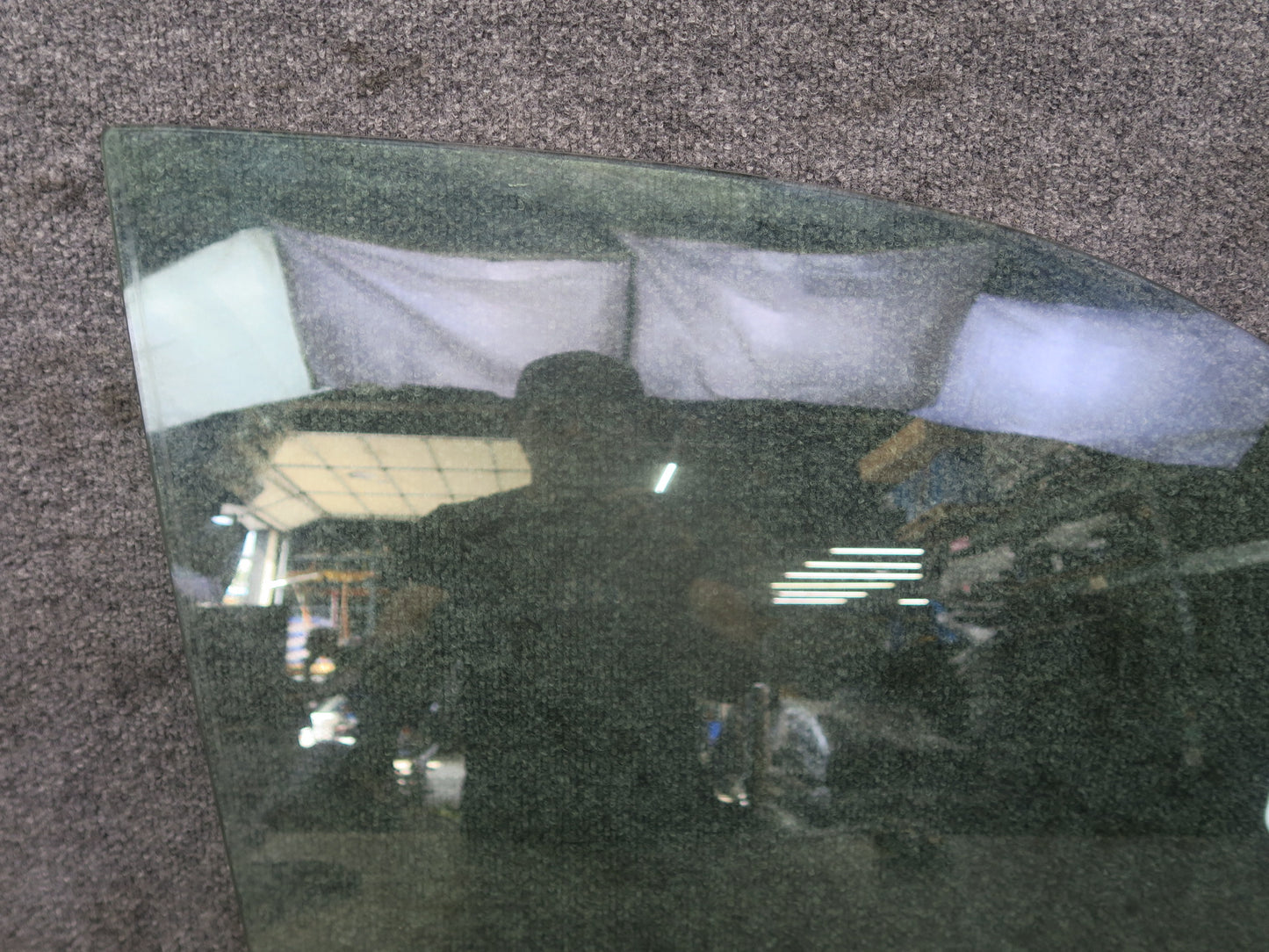 01-03 Lexus JCE10L IS300 Front Right Passenger Door Glass Window OEM