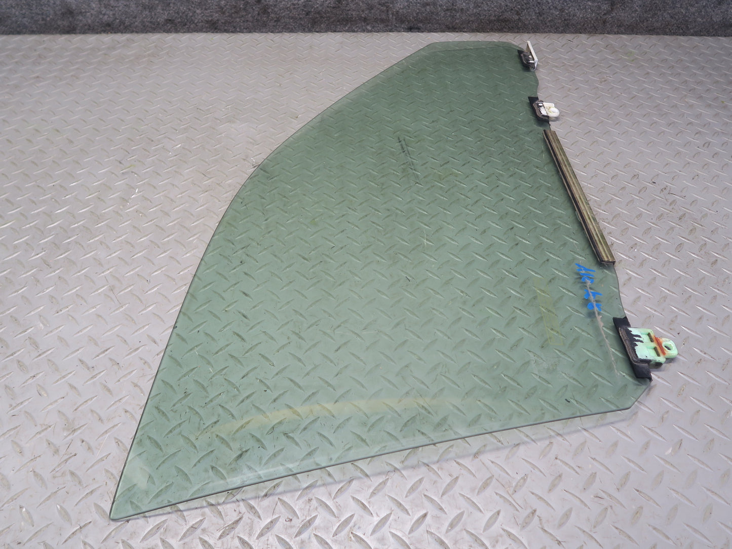 01-03 Lexus JCE10L IS300 Front Right Passenger Door Glass Window OEM