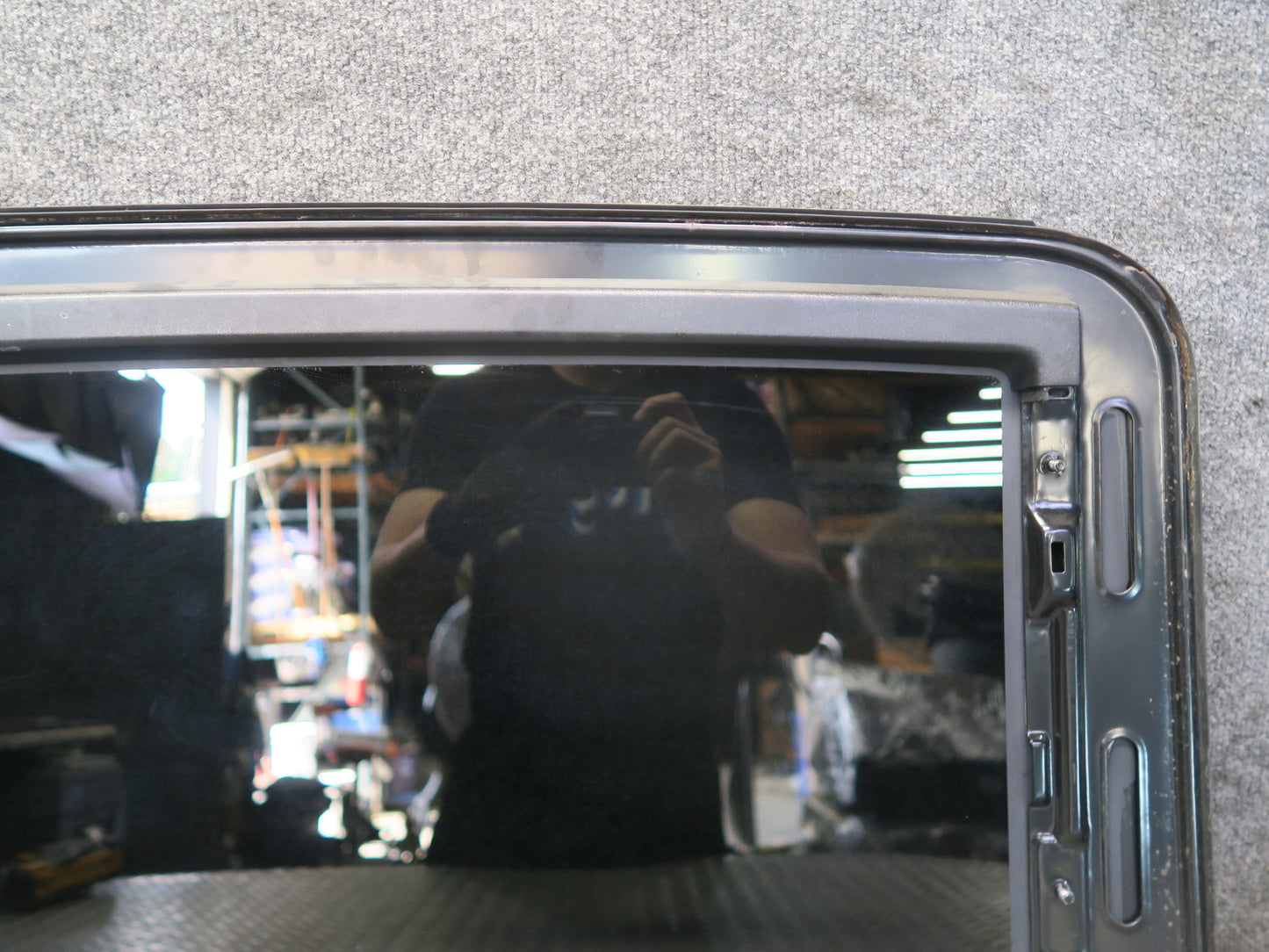 01-05 Lexus JCE10L IS300 Sunroof Moonroof Glass Window Panel OEM