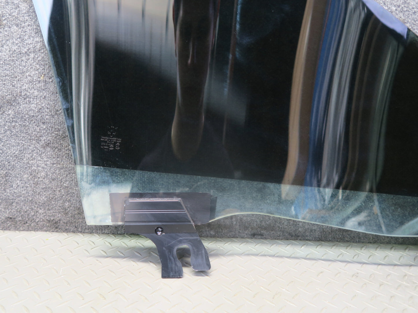 2014-2021 Maserati Quattroporte M156 Front Left Driver Side Door Glass Window