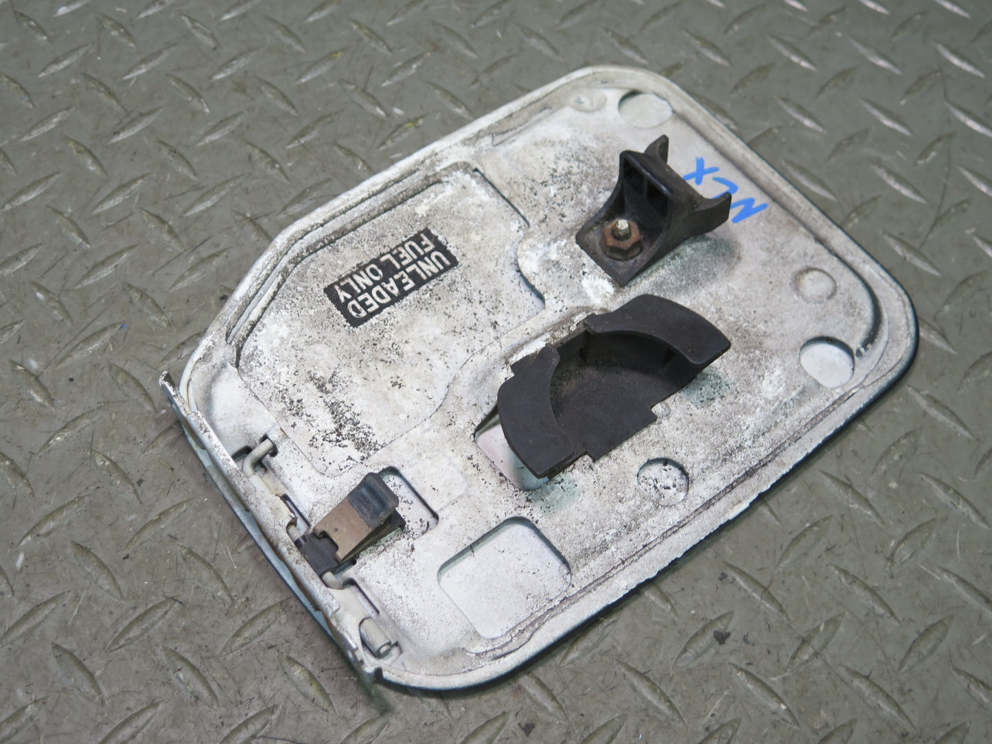 1996-1997 Lexus FZJ80L LX450 Fuel  Tank Filler Door Lid Cover