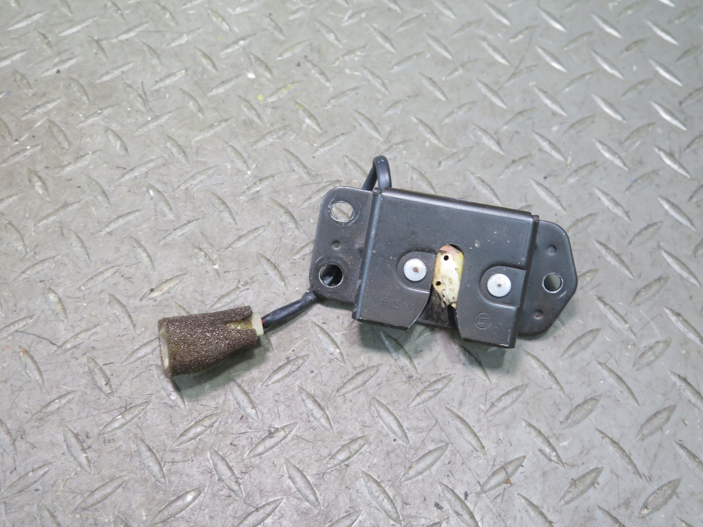 1996-1997 Lexus FZJ80L LX450 Rear Trunk Liftgate Tailgate Lock Latch