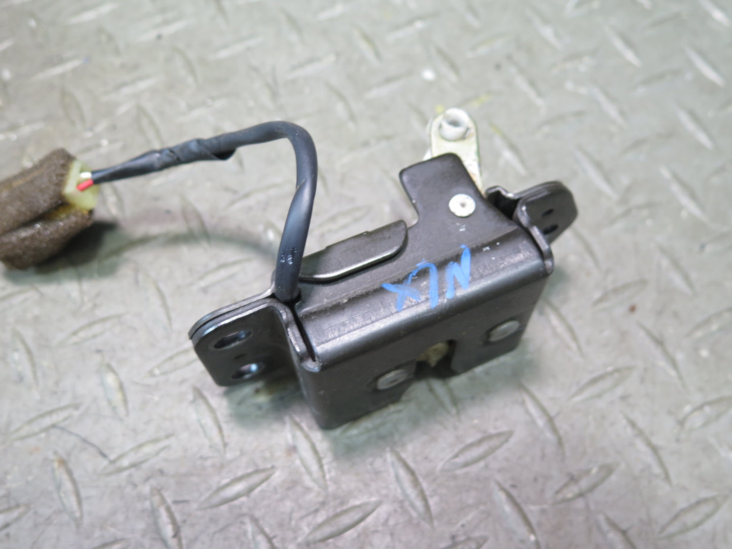 1996-1997 Lexus FZJ80L LX450 Rear Trunk Liftgate Tailgate Lock Latch