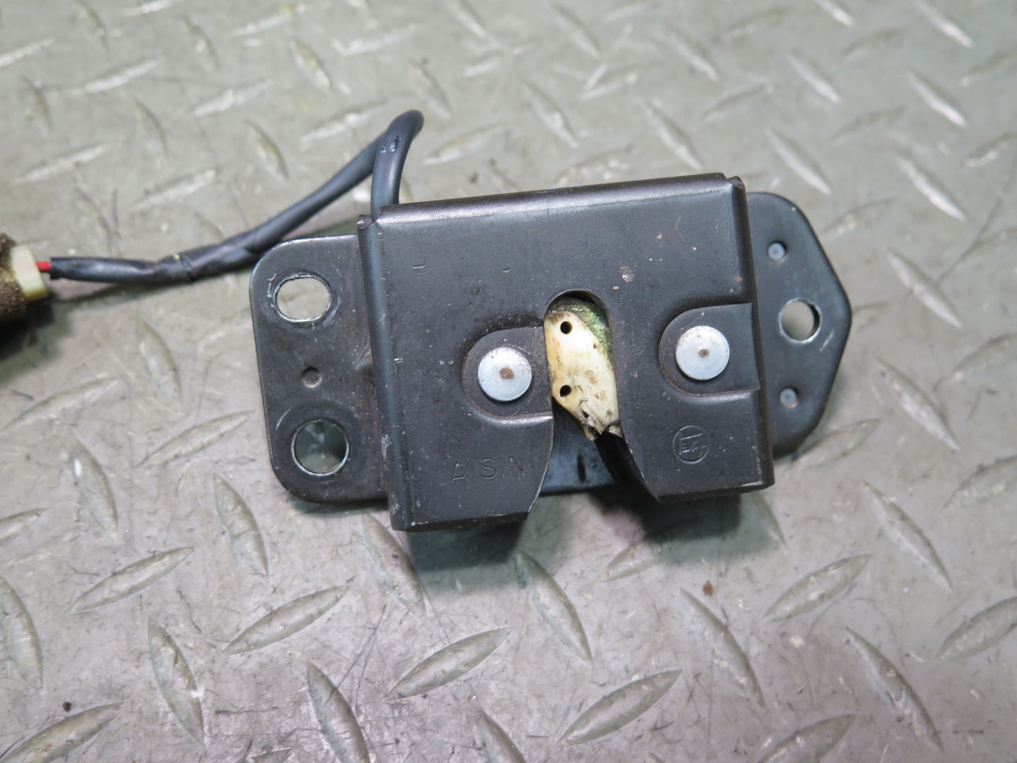 1996-1997 Lexus FZJ80L LX450 Rear Trunk Liftgate Tailgate Lock Latch