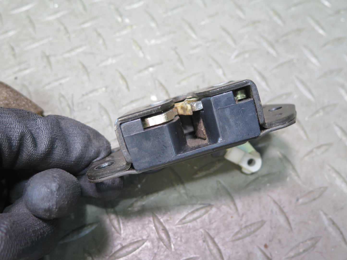 1996-1997 Lexus FZJ80L LX450 Rear Trunk Liftgate Tailgate Lock Latch