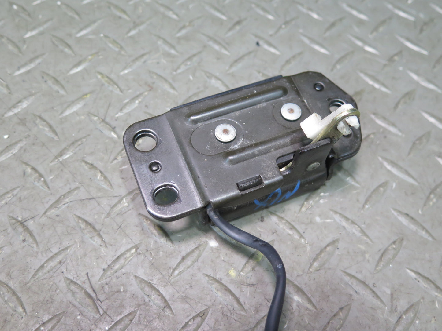 1996-1997 Lexus FZJ80L LX450 Rear Trunk Liftgate Tailgate Lock Latch