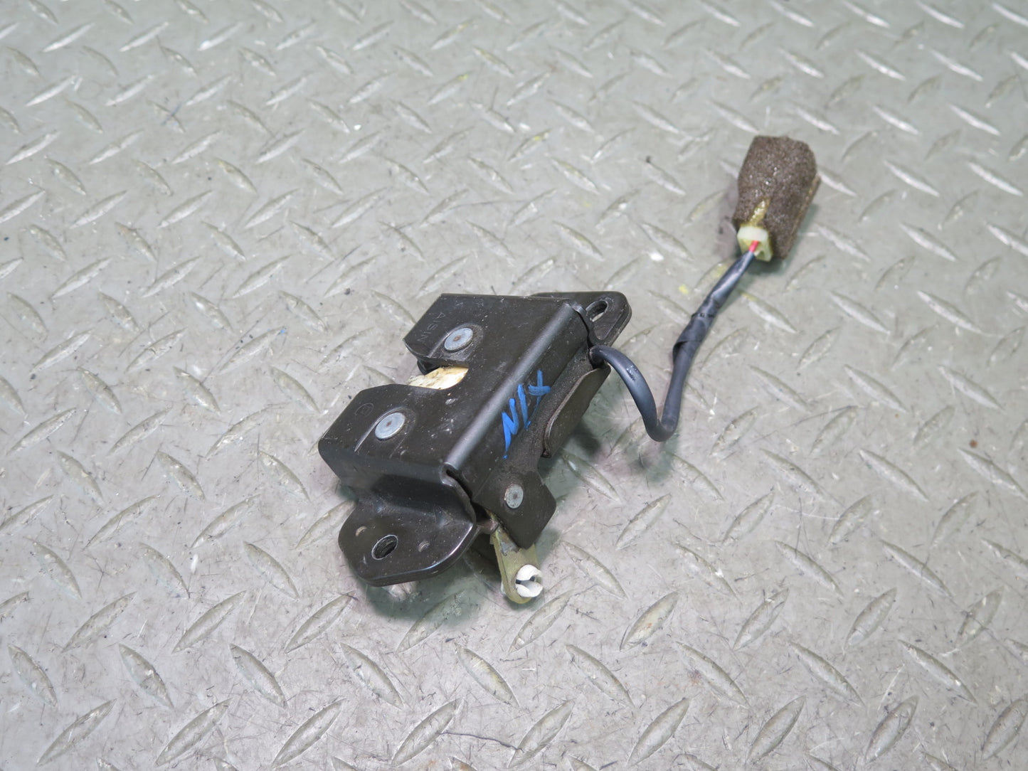 1996-1997 Lexus FZJ80L LX450 Rear Trunk Liftgate Tailgate Lock Latch
