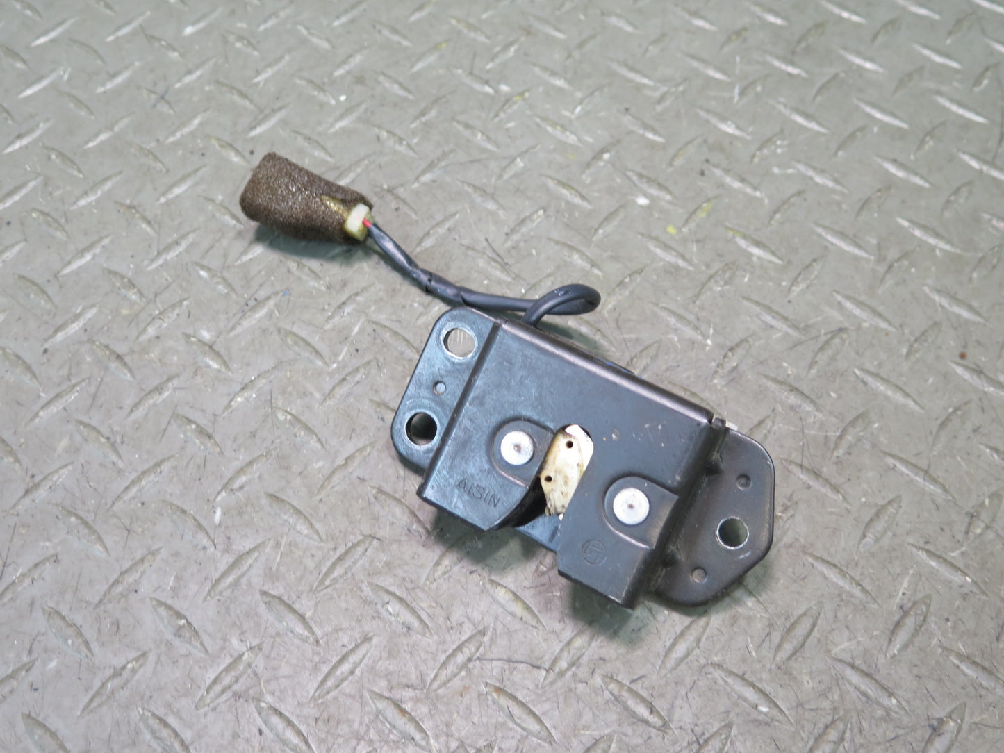 1996-1997 Lexus FZJ80L LX450 Rear Trunk Liftgate Tailgate Lock Latch