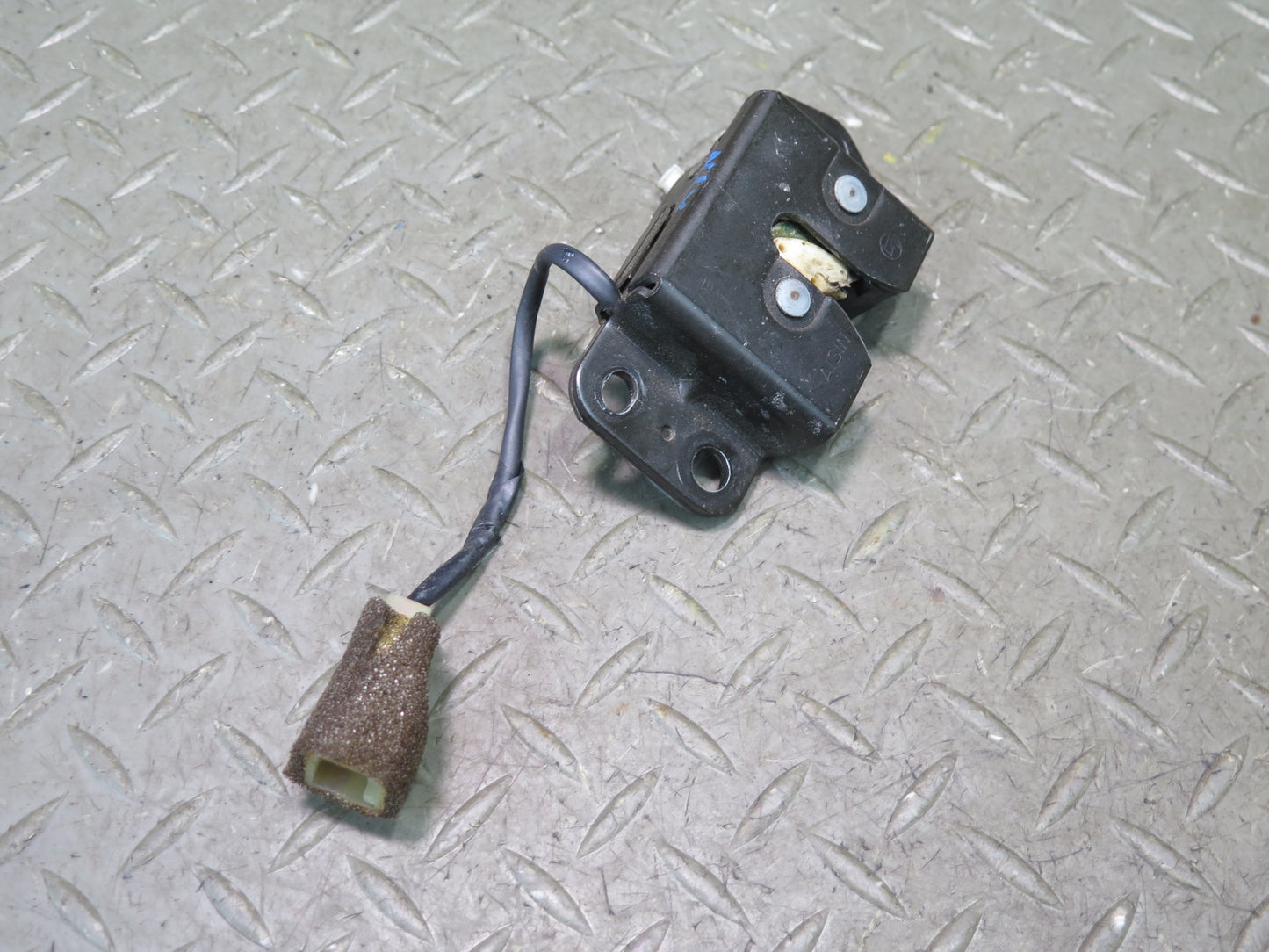 1996-1997 Lexus FZJ80L LX450 Rear Trunk Liftgate Tailgate Lock Latch
