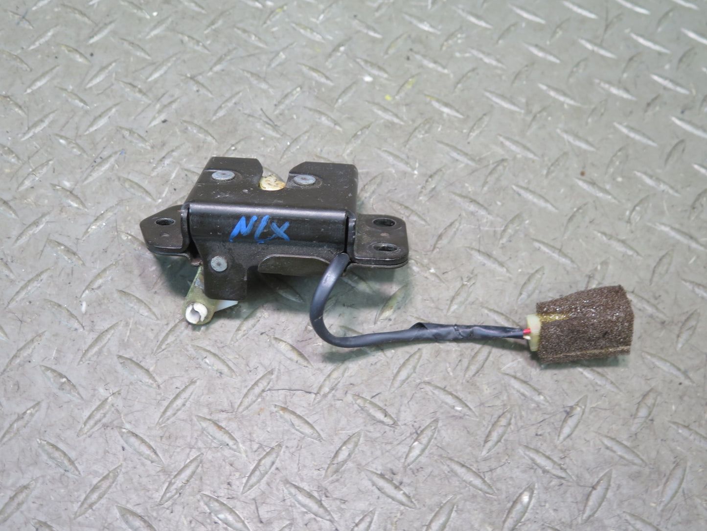 1996-1997 Lexus FZJ80L LX450 Rear Trunk Liftgate Tailgate Lock Latch