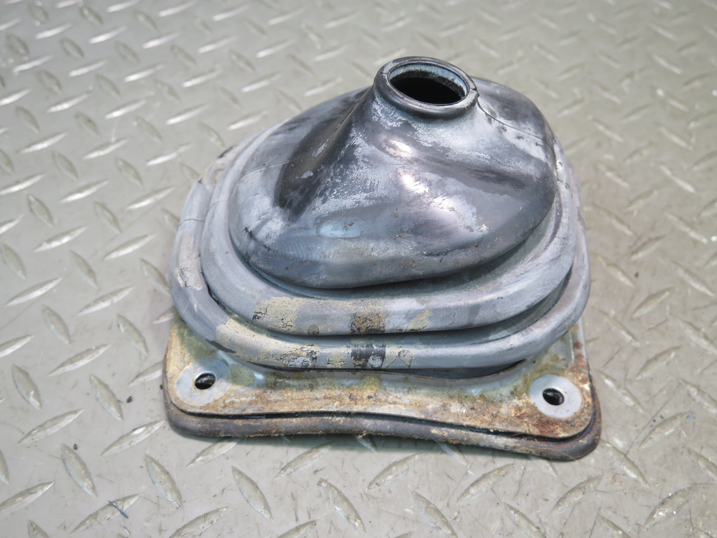 1996-1997 Lexus FZJ80L LX450 Transfer Case Shifter Rubber Boot Cover