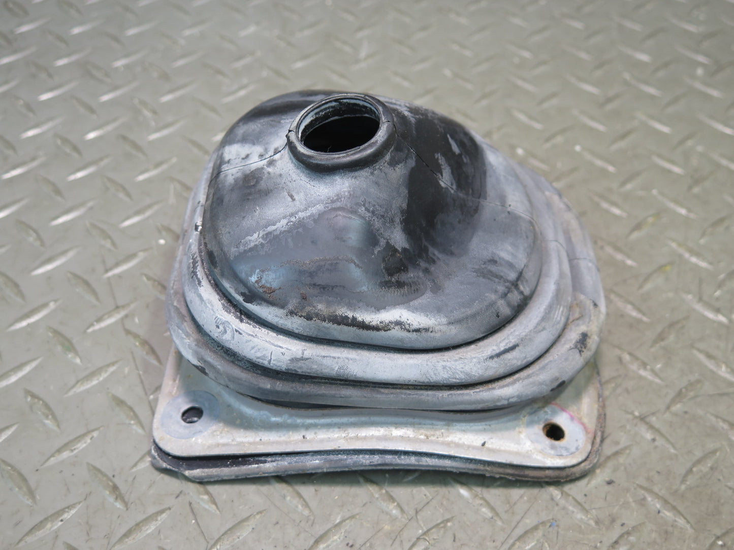 1996-1997 Lexus FZJ80L LX450 Transfer Case Shifter Rubber Boot Cover