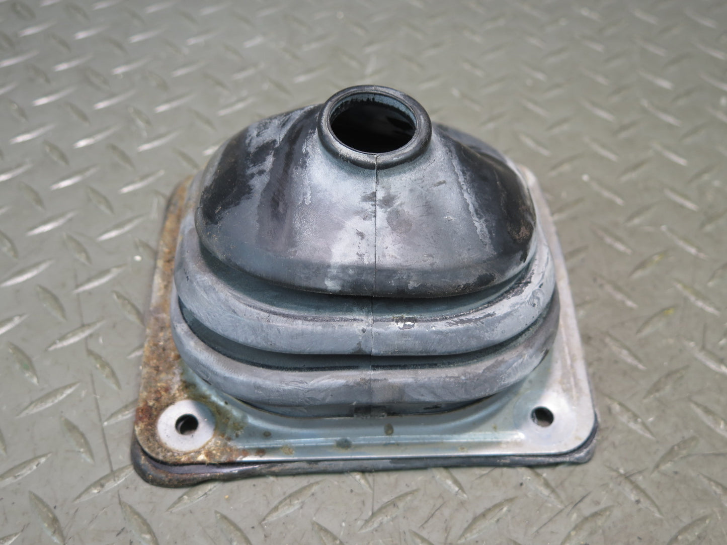 1996-1997 Lexus FZJ80L LX450 Transfer Case Shifter Rubber Boot Cover
