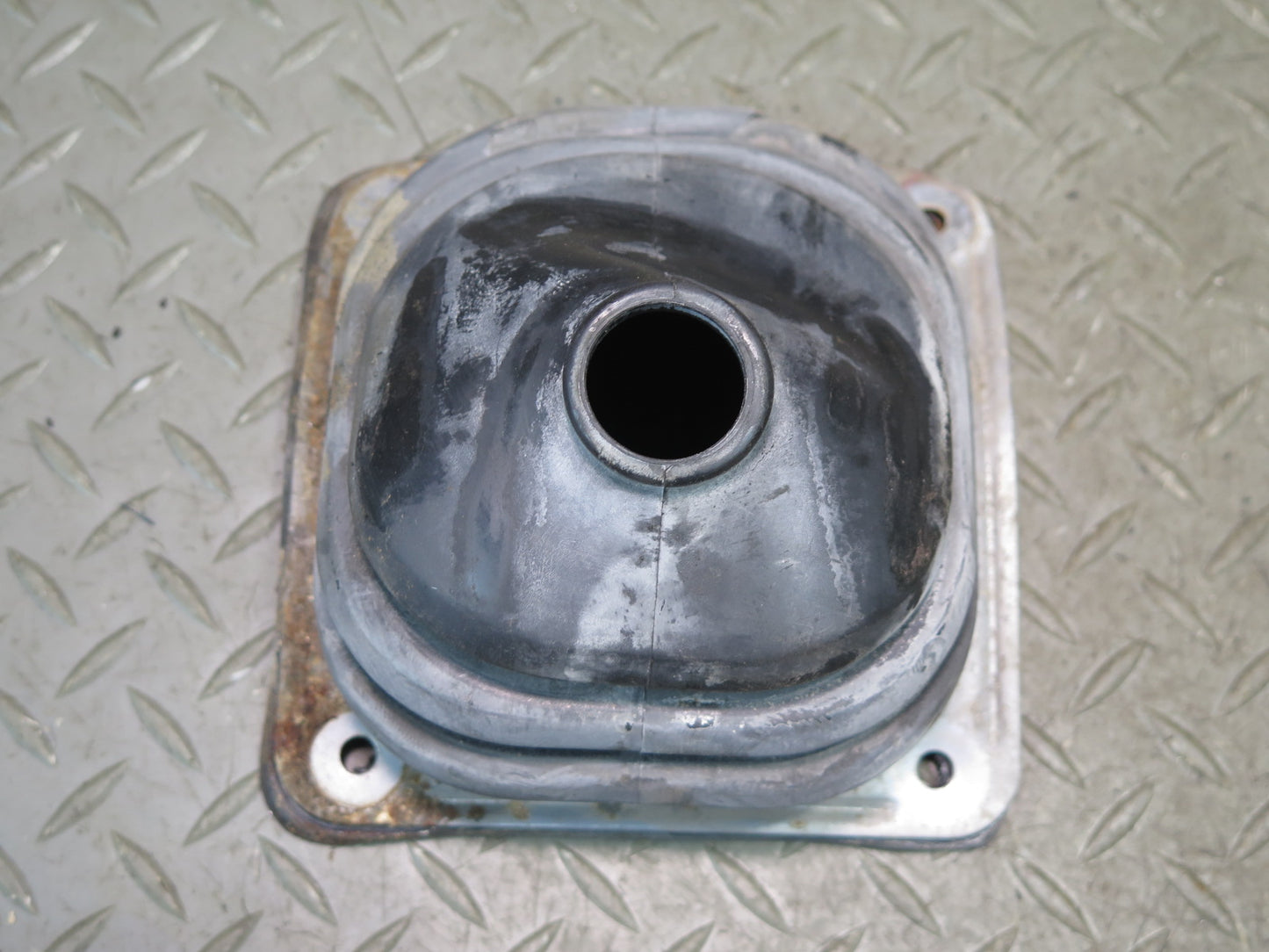1996-1997 Lexus FZJ80L LX450 Transfer Case Shifter Rubber Boot Cover