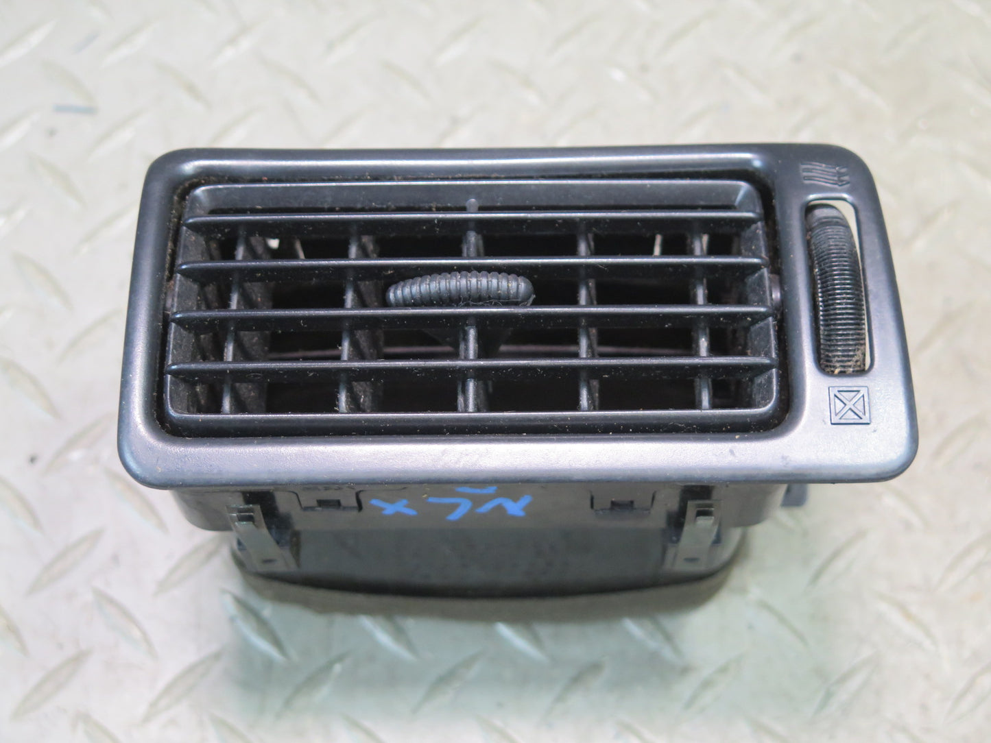 1996-1997 Lexus FZJ80L LX450 Dash Front Right A/C Air Vent Grille 55660-60070