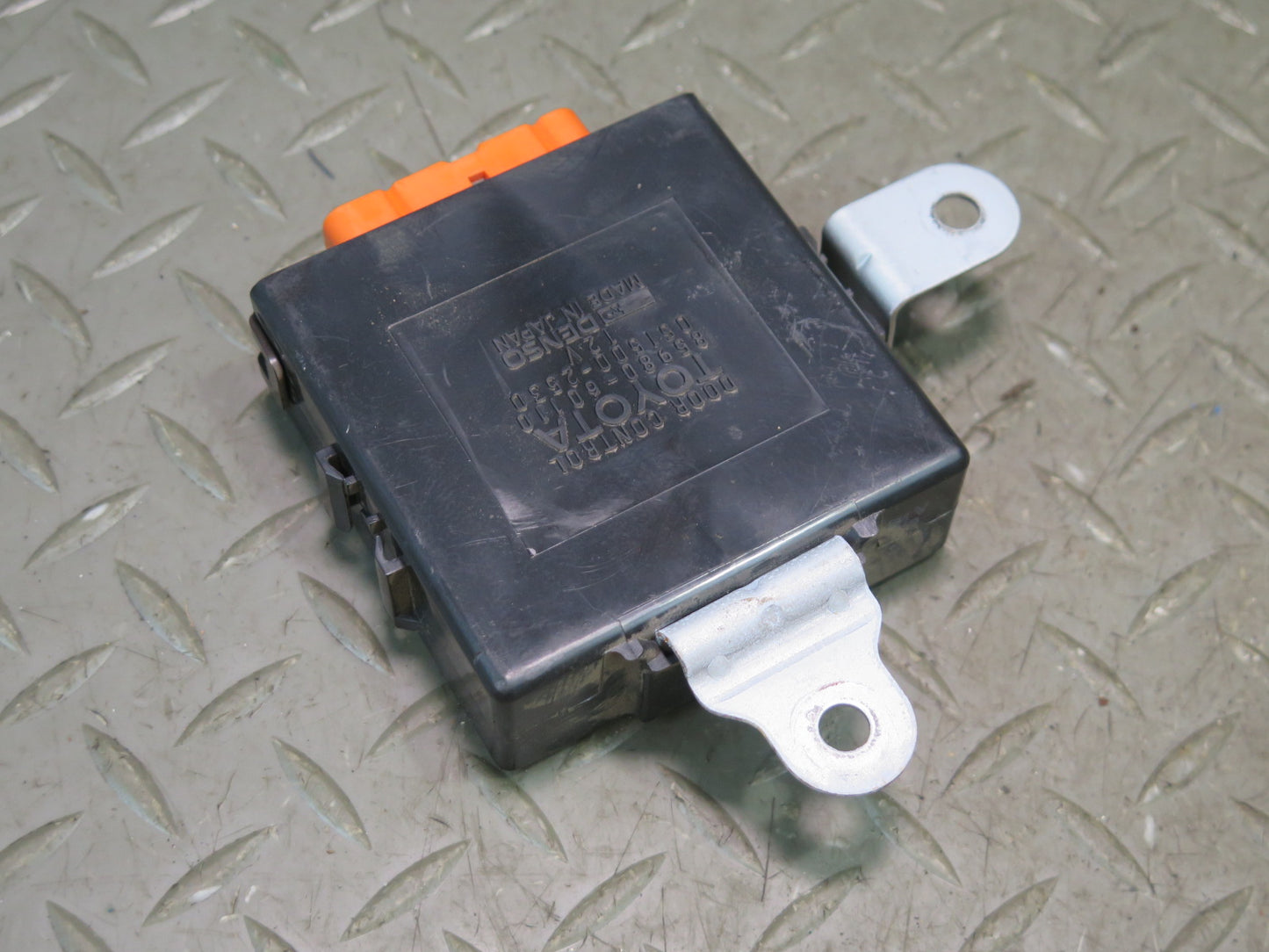 1996-1997 Lexus FZJ80L LX450 Door Relay Control Module 85980-60110