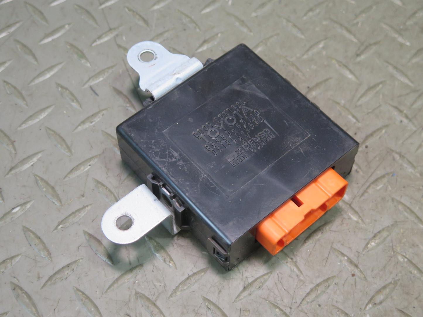 1996-1997 Lexus FZJ80L LX450 Door Relay Control Module 85980-60110