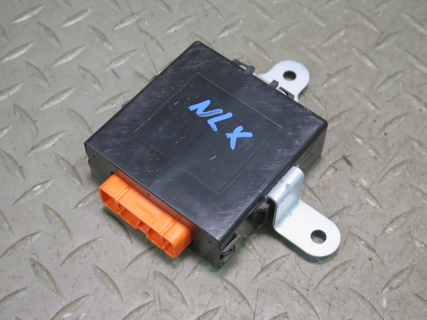 1996-1997 Lexus FZJ80L LX450 Door Relay Control Module 85980-60110