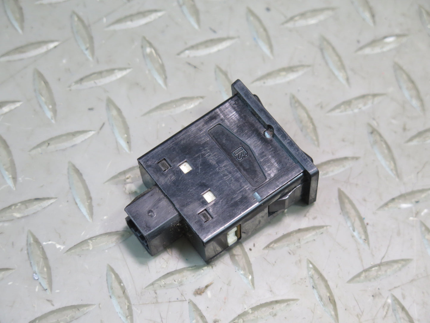 1996-1997 Lexus FZJ80L LX450 Rear Heat Heater Blower Switch
