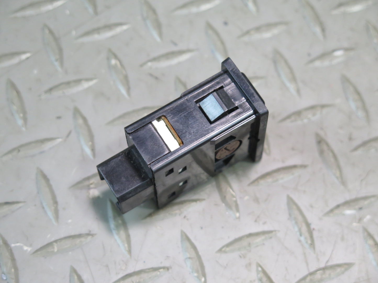 1996-1997 Lexus FZJ80L LX450 Rear Heat Heater Blower Switch