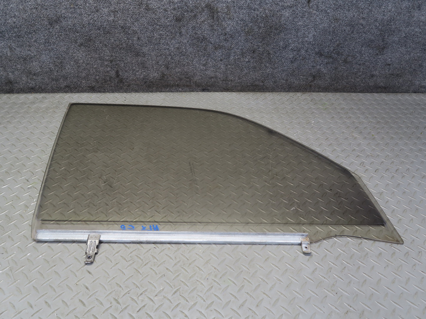 1996-1997 Lexus FZJ80L LX450 Front Right Door Glass Window