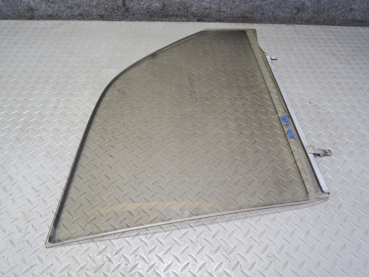 1996-1997 Lexus FZJ80L LX450 Front Right Door Glass Window