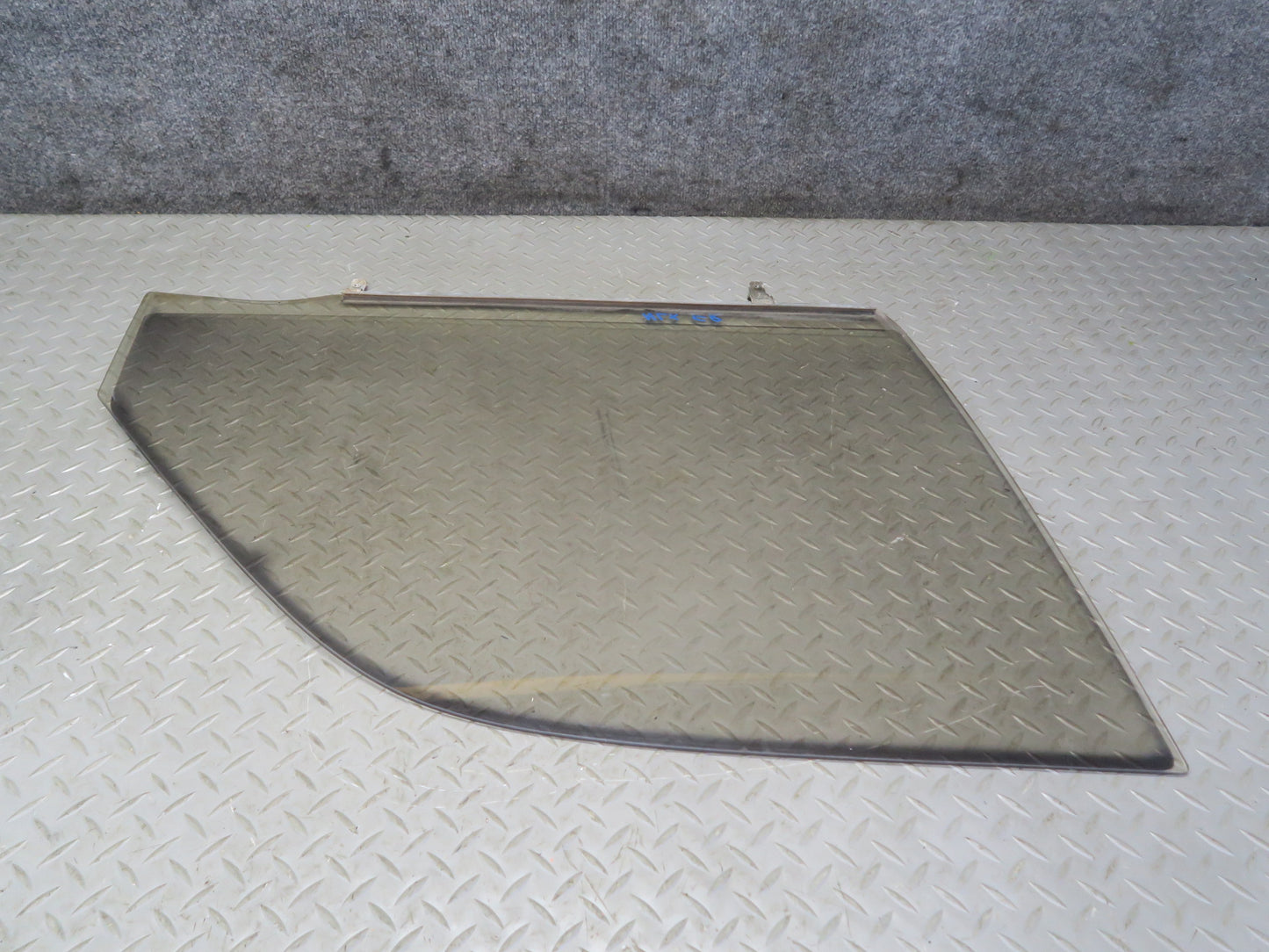 1996-1997 Lexus FZJ80L LX450 Front Right Door Glass Window