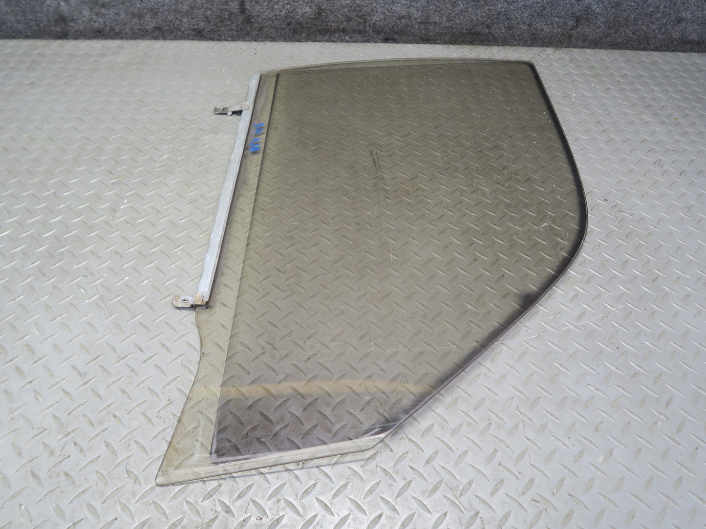 1996-1997 Lexus FZJ80L LX450 Front Right Door Glass Window