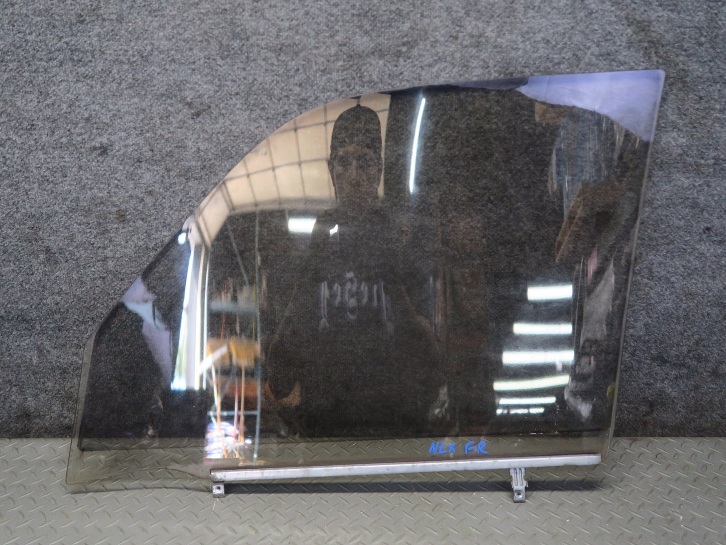 1996-1997 Lexus FZJ80L LX450 Front Right Door Glass Window