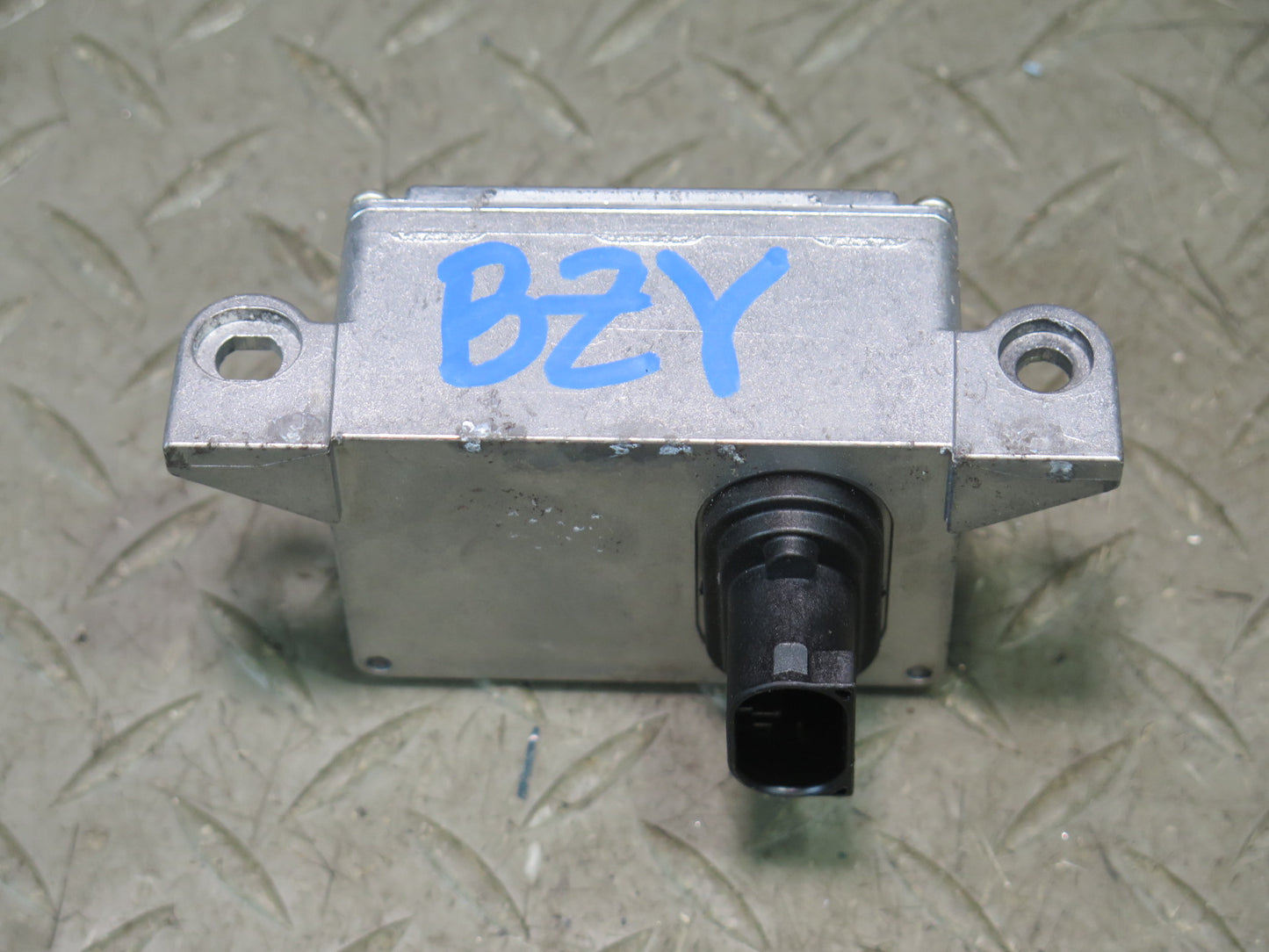 03-05 BMW E85 Z4 M54 YAW Rate Speed Sensor 6759412 OEM