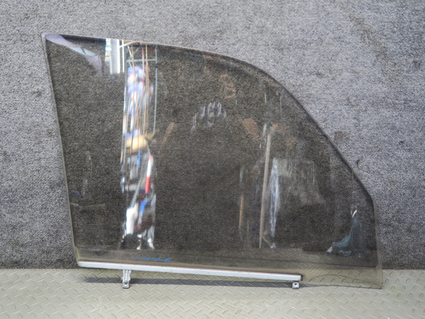 1996-1997 Lexus FZJ80L LX450 Front Left Driver Door Window Glass Tinted