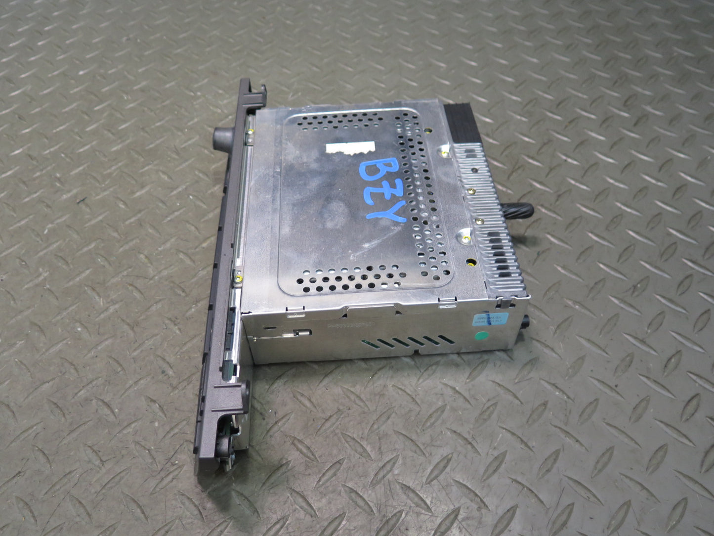 03-05 BMW E85 Z4 Radio Business Stereo CD Player Receiver 6927831 OEM