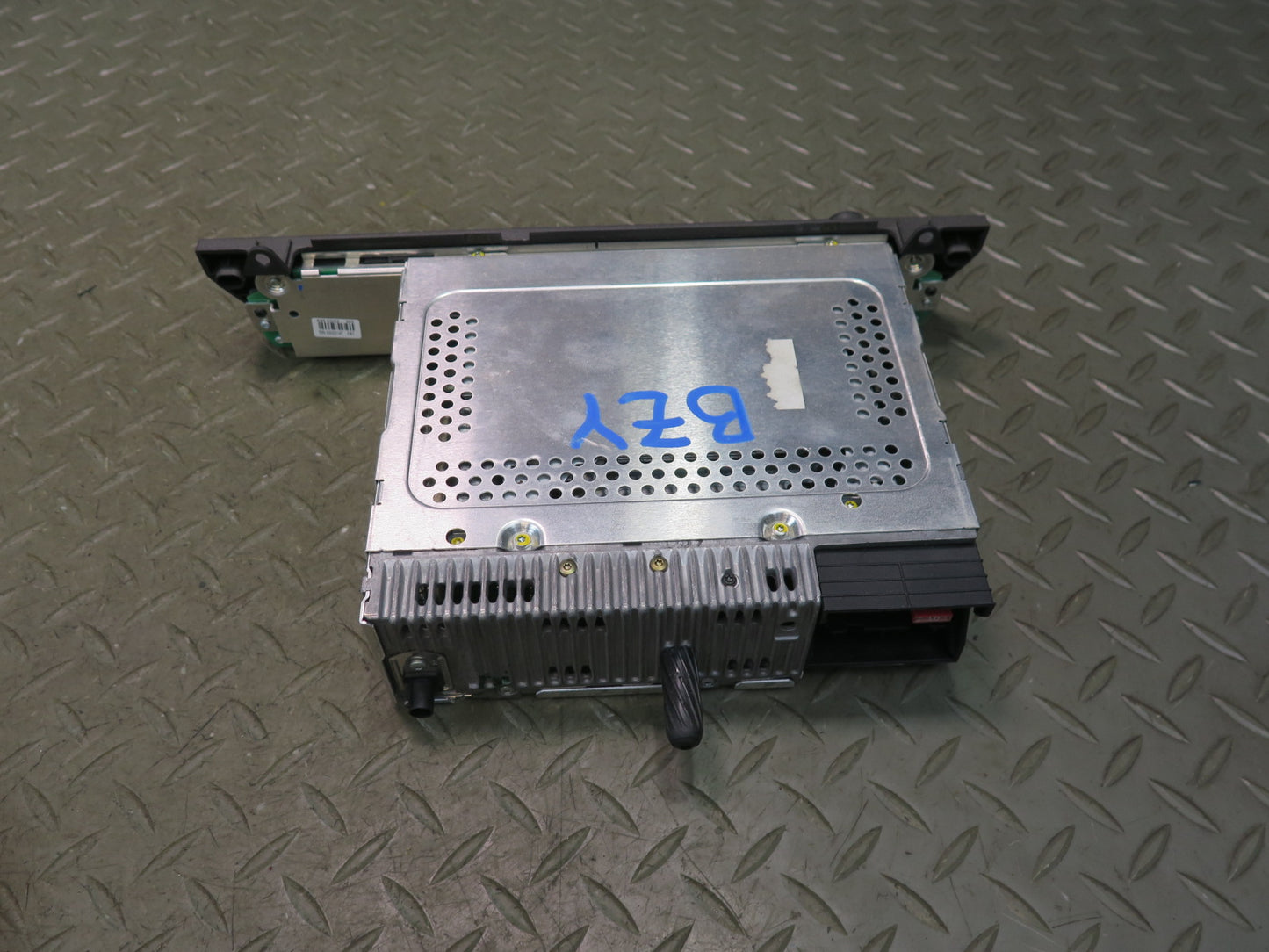 03-05 BMW E85 Z4 Radio Business Stereo CD Player Receiver 6927831 OEM