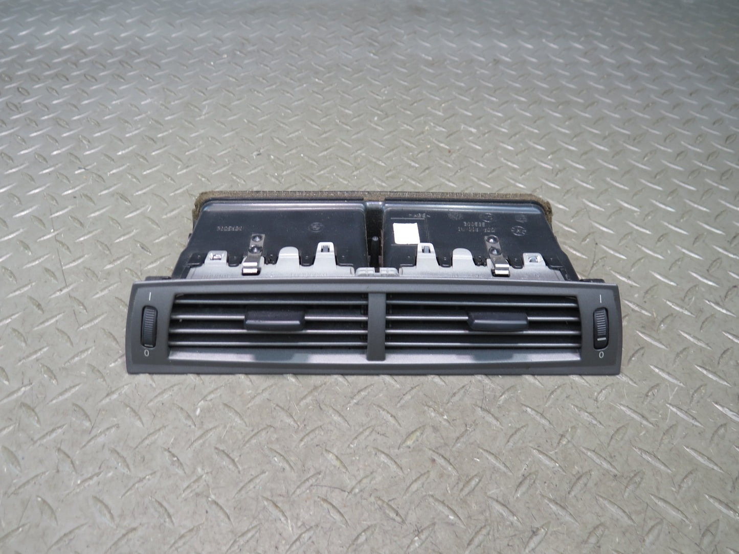 03-05 BMW E86 E85 Z4 Dash Center AC Heater Air Vent Black 7025630 OEM
