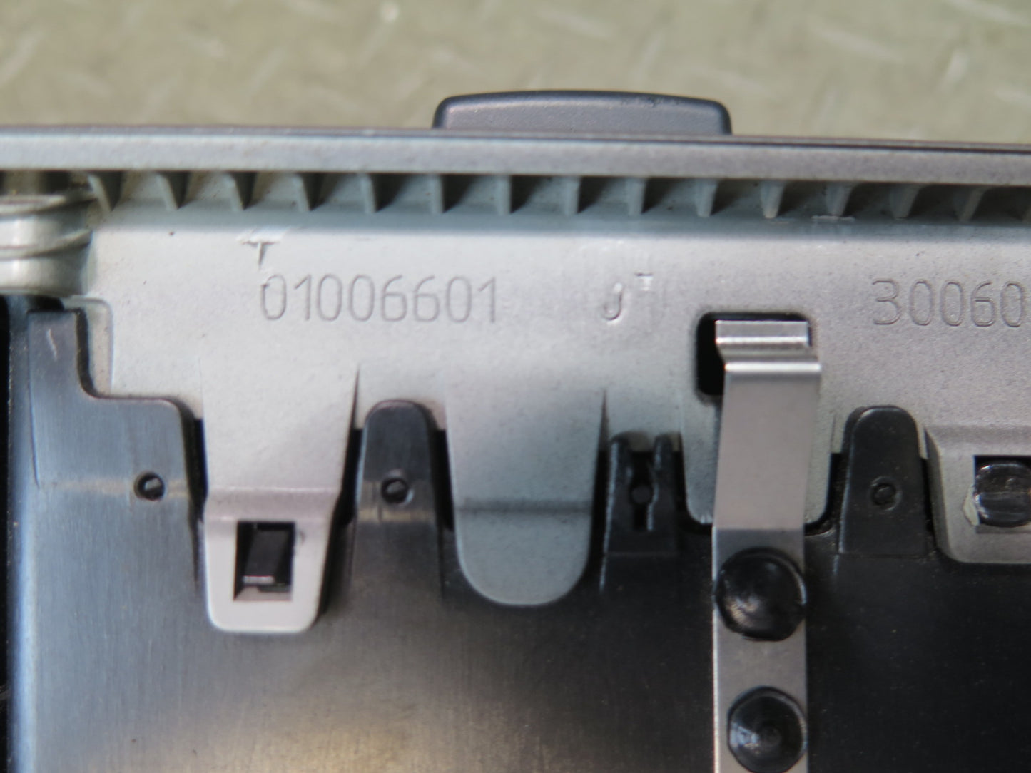 03-05 BMW E86 E85 Z4 Dash Center AC Heater Air Vent Black 7025630 OEM